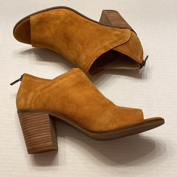 Lucky Brand Women's Tan Suede Peep Toe Booties, Size:8.5 - Picture 9 of 16